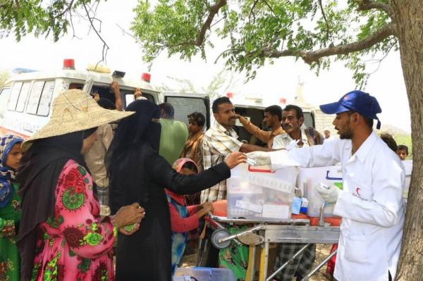 العيادات المتنقلة للهلال الإماراتي تستقبل 200 حالة مرضية في وازعية تعز