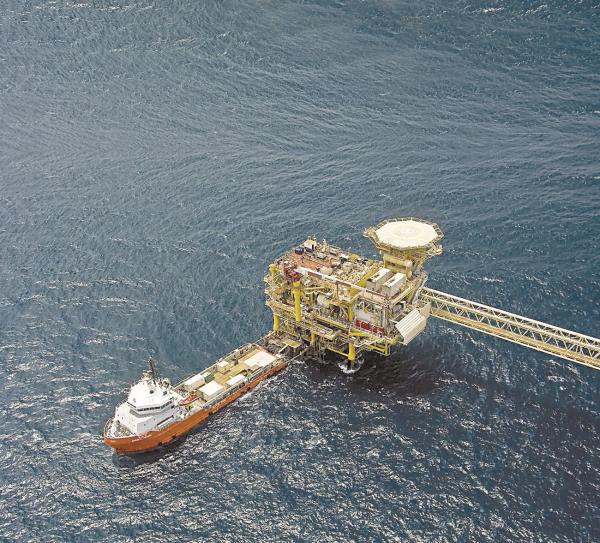 أسعار النفط تتراجع مع ضعف توقعات الطلب