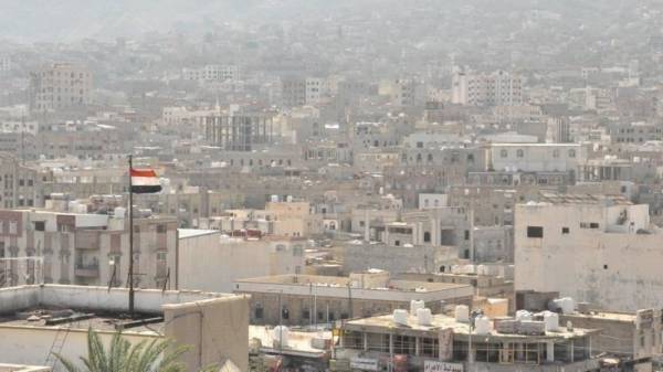 هذا مايجري الآن في مدينة الحديدة بعد إندلاع حرب شوارع ومواجهات شرسة..! – (تفاصيل)