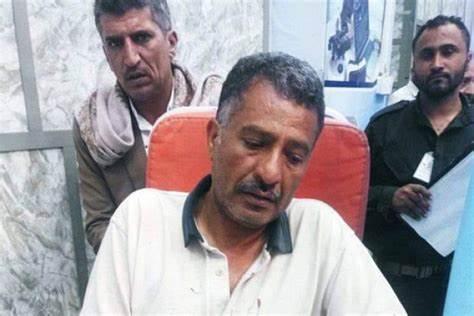 صحفي في صنعاء يقرر إيقاف تعليم أولاده 