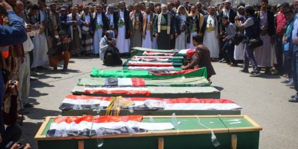 بالأسماء.. مليشيا الحوثي تشيع 7 من "قياداتها" المشكوك بهم بعد تصفيتهم من قبل أمنهم الوقائي – (تفاصيل)