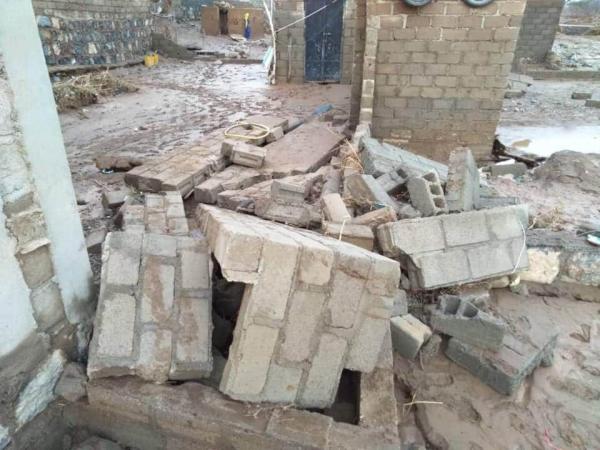 وكيل محافظة الحديدة يدعو المنظمات لإغاثة متضرري السيول ويحذر من استغلال الحوثيين