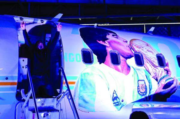 تكريم «فضائي» لمارادونا