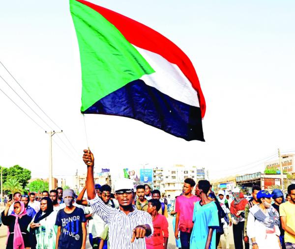 السودان.. غموض وشكوك وضوء في آخر النفق
