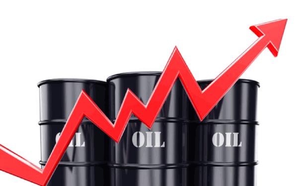 النفط يرتفع مع قلة المعروض والأسعار تتجاوز 80 دولاراً