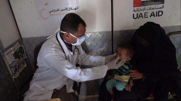 العيادات المتنقلة للهلال الإماراتي تواصل تقديم خدماتها الطبية للنازحين وسكان الساحل الغربي