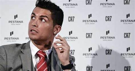 بعد فشل المهمة.. رونالدو يعود ويجلس "للحوار" مع مان يونايتد