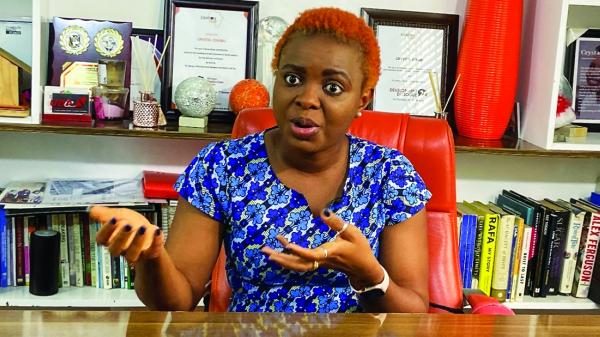 أم نيجيرية تساعد الأطفال مبتوري الأطراف