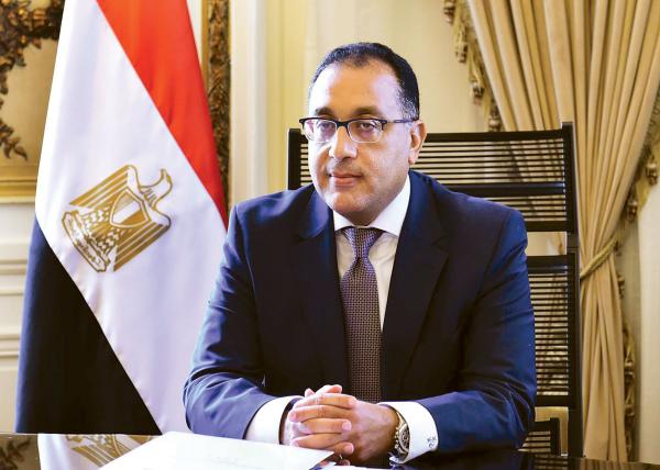 مصر تعالج أزمة الكهرباء بالعمل عن بُعد والمباريات نهاراً وترشيد الإنارة