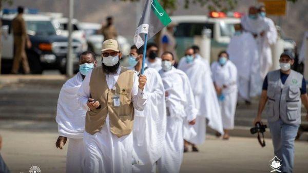 حجاج بيت الله الحرام على صعيد عرفة لأداء الركن الأعظم