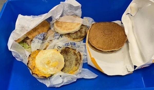 أستراليا تغرم مسافر من إندونيسيا 2000 دولار بسبب شطيرتَي لحم