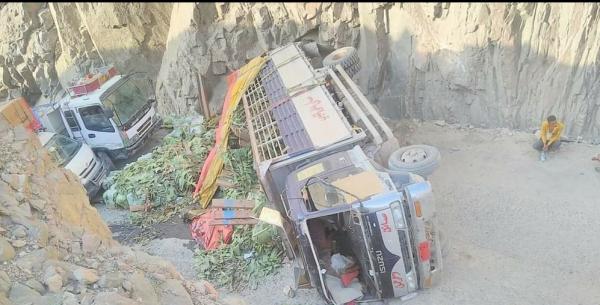 حادث مروري يتسبب في إغلاق طريق هيجة العبد بتعز