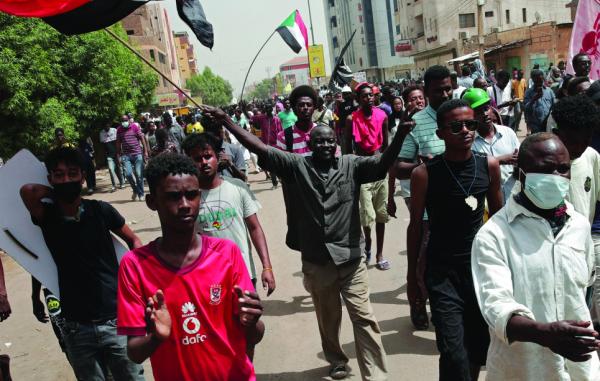السودان.. مبادرات متناسلة وتيه سياسي يستعجل التسوية