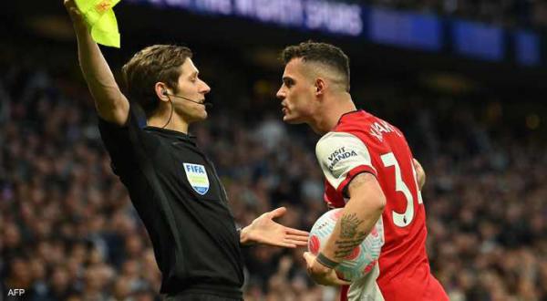 رهان مقابل بطاقة صفراء.. هل تورط نجم أرسنال مع المافيا؟