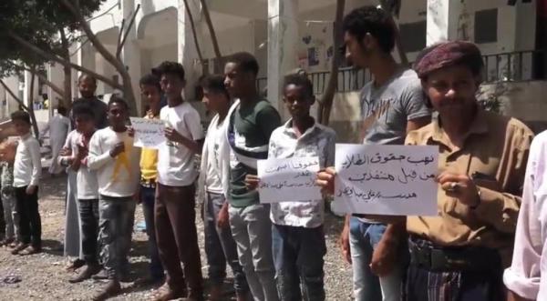 تعز..أهالي حي البعرارة يحتجون على نهب أرضية مدرسة