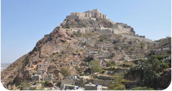 مليشيا الحوثي تحشد عناصرها إلى معسكرات ومراكز استقبال بتعز رغم الهدنة