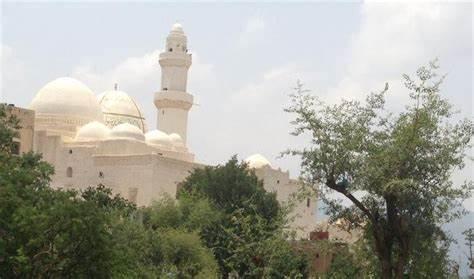 مقتل شخصين وإصابة آخر باشتباكات في مفرق يفرس بتعز 