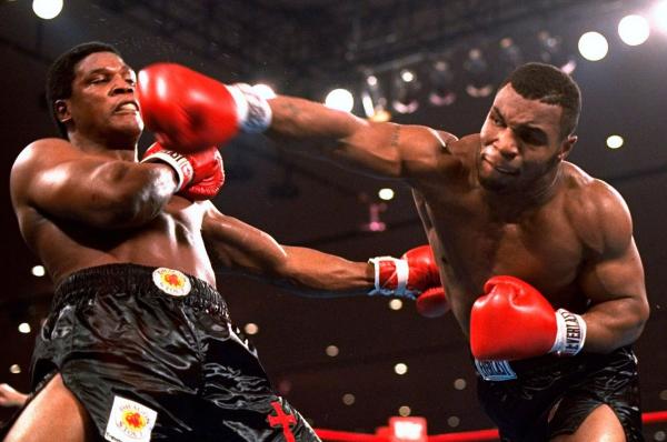 تايسون يتهم منصة "هولو" بسرقة "قصة حياته"