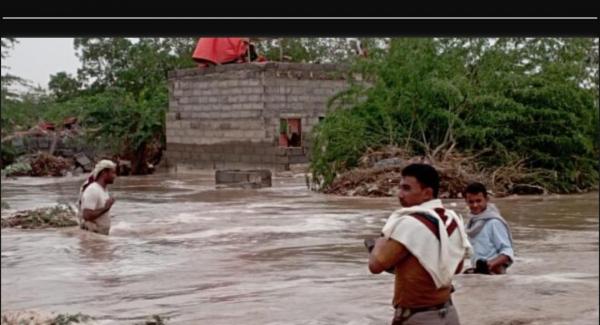 السيول تغرق المنازل في المراوعة 