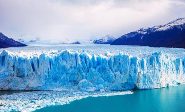 العلماء يدقون ناقوس الخطر.. أقوى الأنهار الجليدية في العالم ينهار