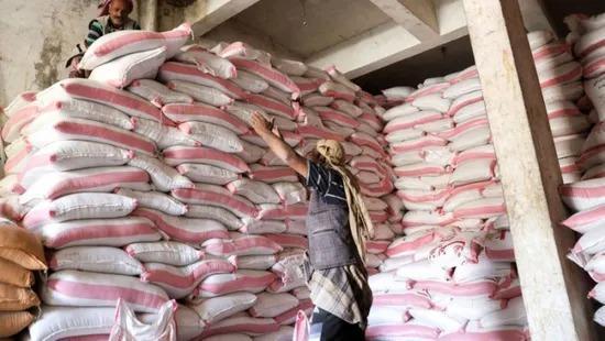 الغرفة التجارية في عدن تحذر من تناقص مخزون الغذاء