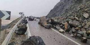 انزلاقات صخرية تقطع طرقاً رئيسية في عدة محافظات 