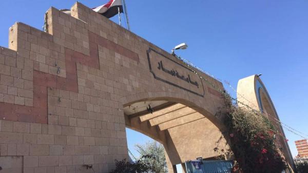 عناصر حوثية تغلق كليتي التربية والآداب في ذمار