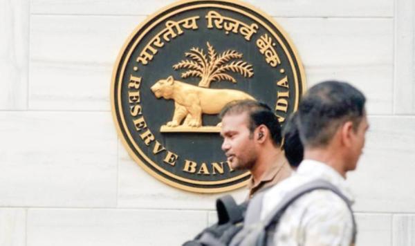 الهند تبيع 5 مليارات دولار للدفاع عن الروبية