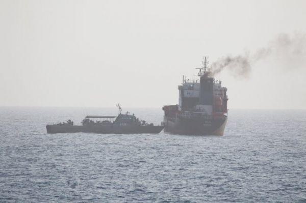 التحالف الدولي: قوات إيرانية على سفينة تجارية بالقرب من مضيق هرمز