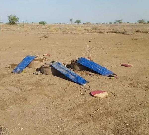 تفكيك ألغام مضادة للدروع جرفتها السيول جنوبي محافظة الحديدة باليمن