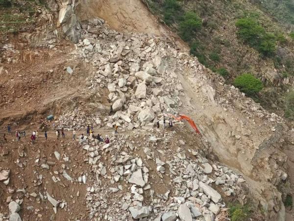 وفاة شخص في انهيار صخري في لحج