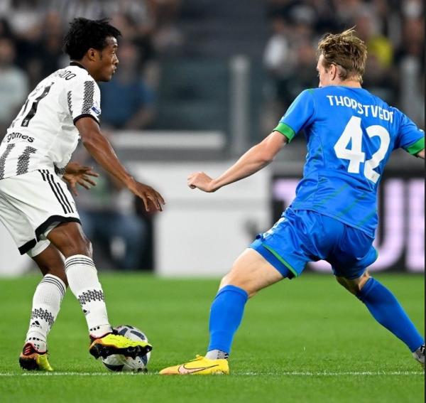 يوفنتوس يكشر عن أنيابه مبكرا بثلاثية في شباك ساسولو