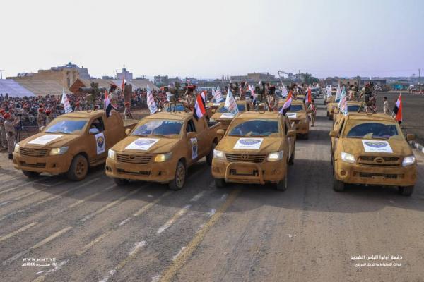 ظهور سيارات الأمم المتحدة في العروض العسكرية الحوثية