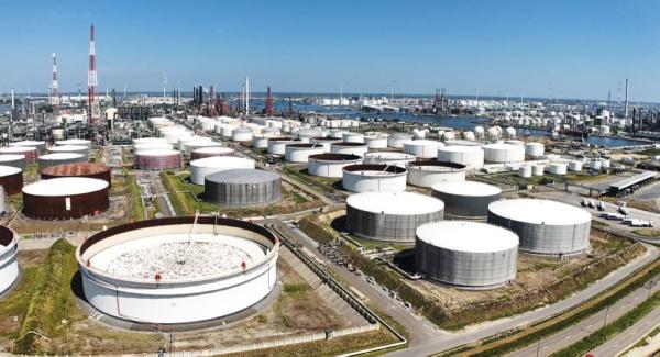 بيانات أمريكية وصينية ضعيفة تهبط بأسعار النفط