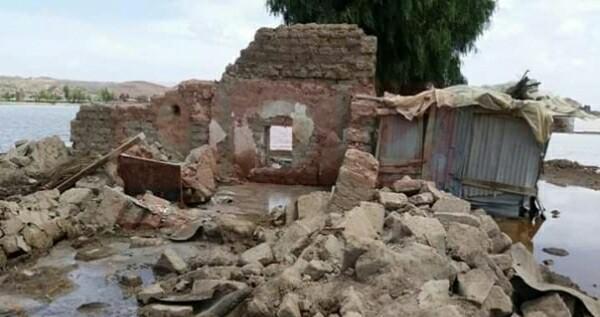 إب.. عشرات المنازل في مديرية السدة مهددة بالانهيار جراء غزارة الأمطار