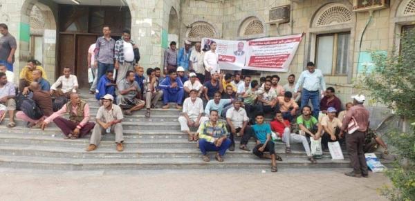 انتهاك حوثي لموظفي الأجر اليومي في كهرباء الحديدة 