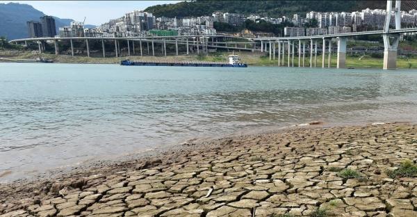 الرئيس الصيني يسلط الضوء على مخاطر الجفاف في بلاده