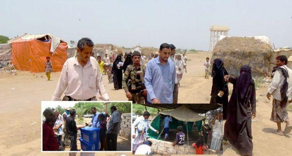 القديمي يتفقد أسرة نازحة تعرضت خيمتها لحريق في مدينة الخوخة