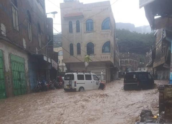 إب.. سكان السدّة يشكون أضرار السيول وتعامل مليشيا الحوثي والمنظمات معهم وفق معايير مزدوجة