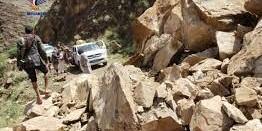 انهيارات صخرية تقطع طريق بدبدة مأرب - صنعاء