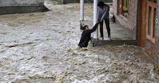 السيول تشرد 35 ألف أسرة بينما .. القيادات الحوثية تتصارع على الأراضي المنهوبة