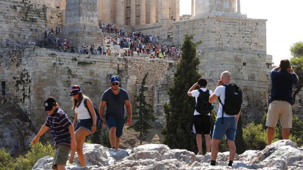 اليونان تطوي صفحة 12 عاماً من الرقابة الأوروبية الصارمة لاقتصادها