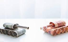 الدولار والروبل.. غريمان يتحدان في اكتساح عملات العالم