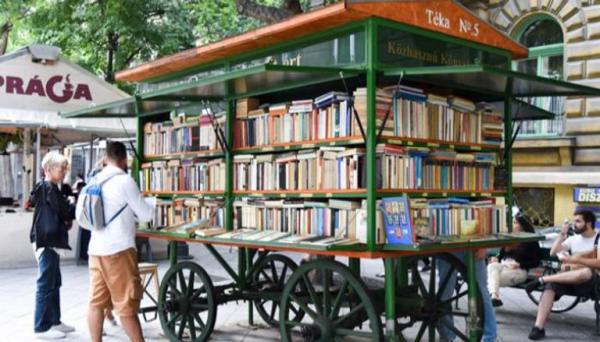 أكشاك الكتب في بودابست.. ثقافة من عبق التاريخ