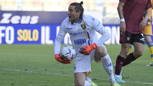 الاتحاد الإيطالي يوقف حارس مرمى فروزينوني بعد اتهامه بـ"التجديف"