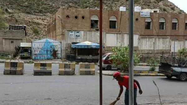 منتسبي البحث الجنائي بتعز يغلقون مبنى الادراة لهذا السبب 