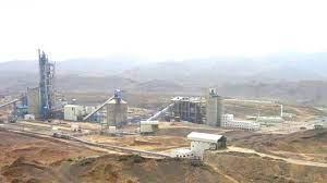 محافظ أبين يقف عاجزا عن حماية شركة الوحدة للأسمنت من ابتزار مسلحين 