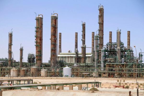 ليبيا.. أزمة المصرف المركزي تتفاقم وتغلق المنشآت النفطية