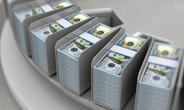 الدولار يتراجع وسط تقييم المستثمرين لمخاطر الشرق الأوسط وخفض الفائدة الأمريكية