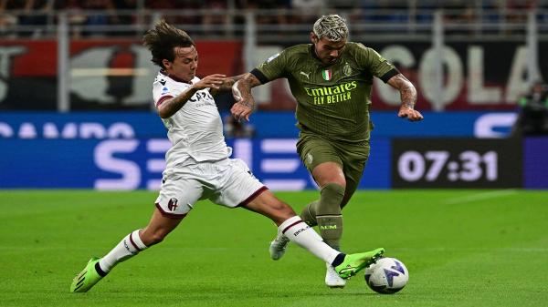 ميلان يتصدر الدوري الإيطالي بثنائية في مرمى بولونيا
